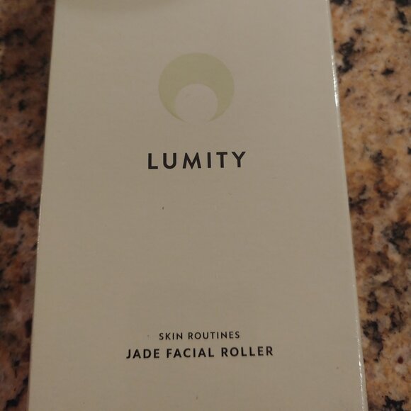 BRAND NEW Lumity Jade Facial Roller - Picture 7 of 7